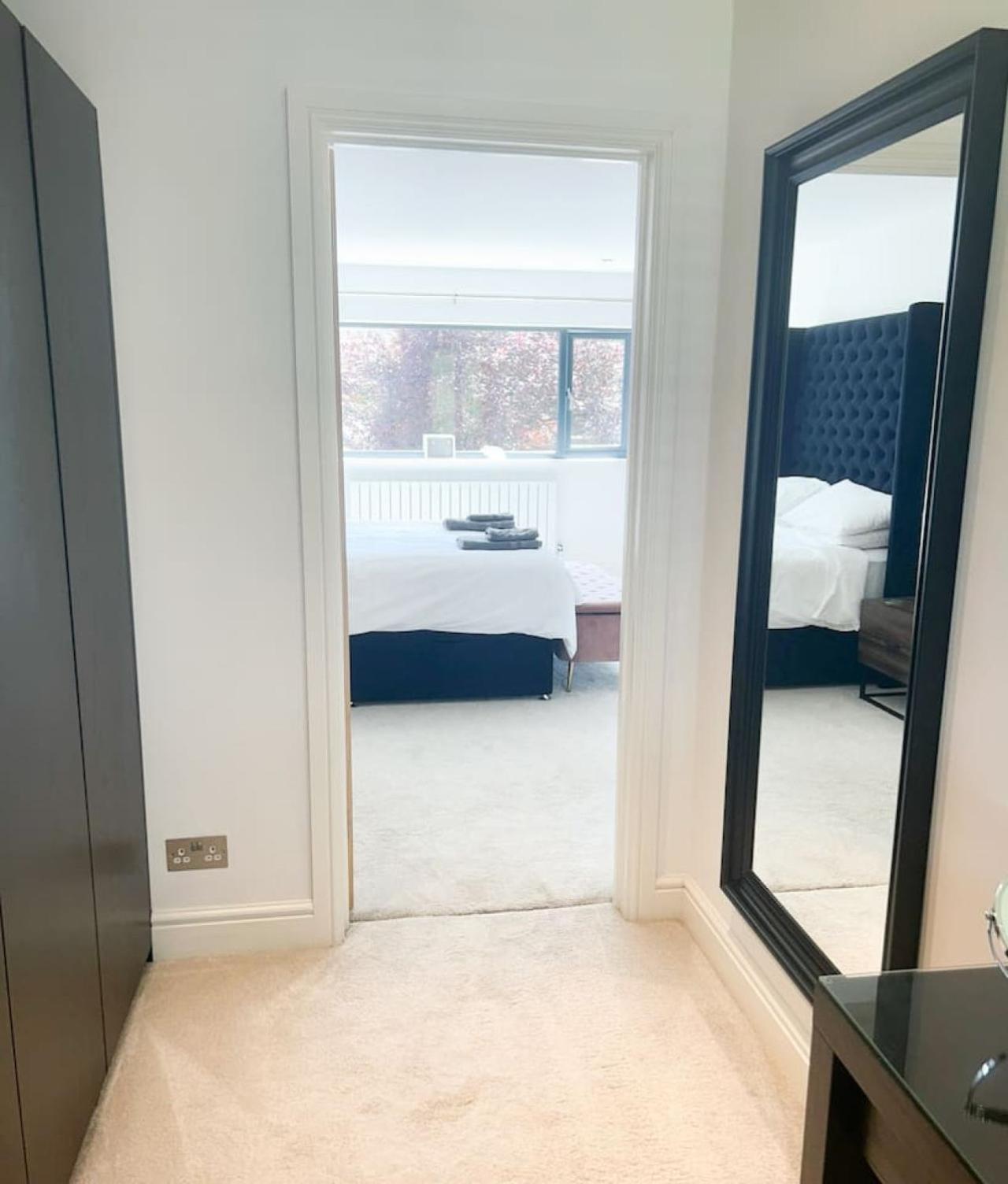 Luxe 5 Bed House In Guildford. Morden Amenities Βίλα Normandy Εξωτερικό φωτογραφία
