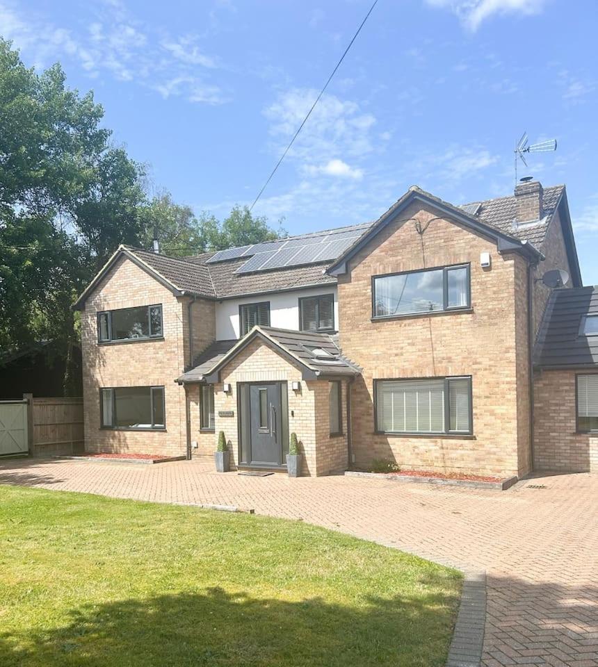 Luxe 5 Bed House In Guildford. Morden Amenities Βίλα Normandy Εξωτερικό φωτογραφία