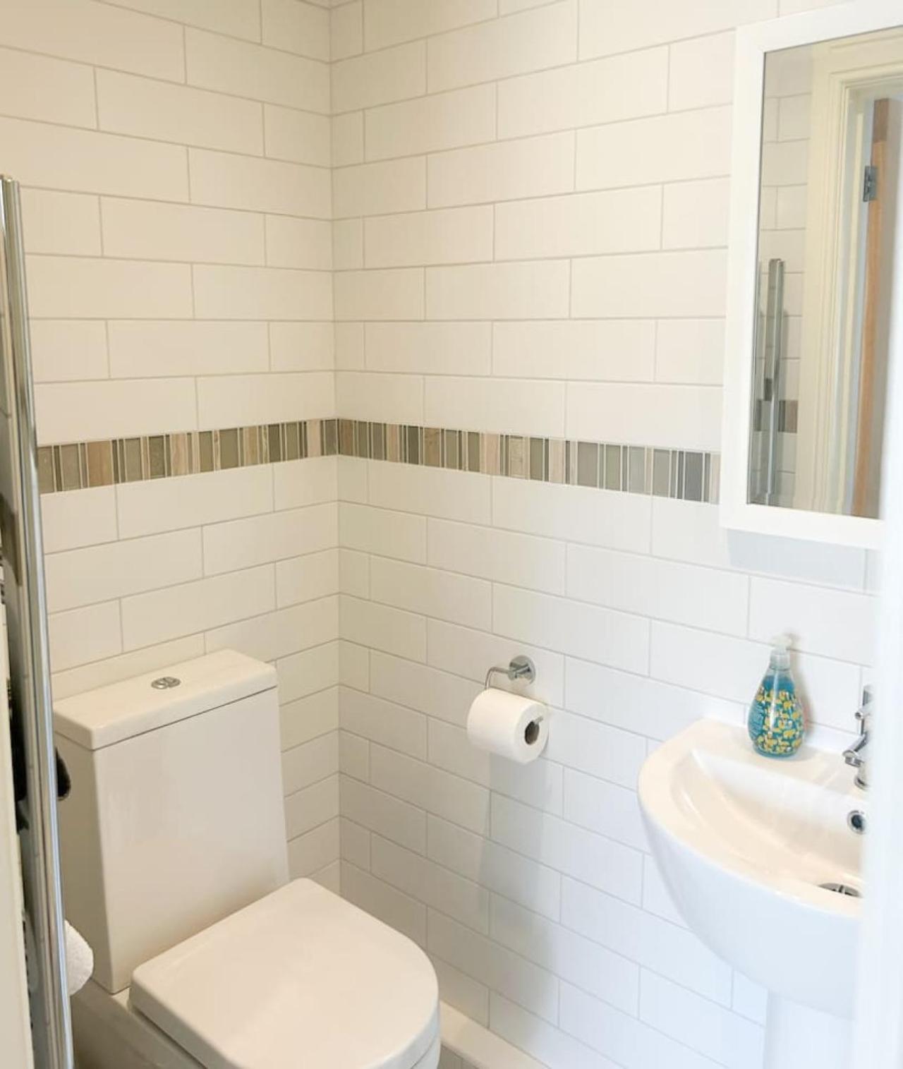 Luxe 5 Bed House In Guildford. Morden Amenities Βίλα Normandy Εξωτερικό φωτογραφία